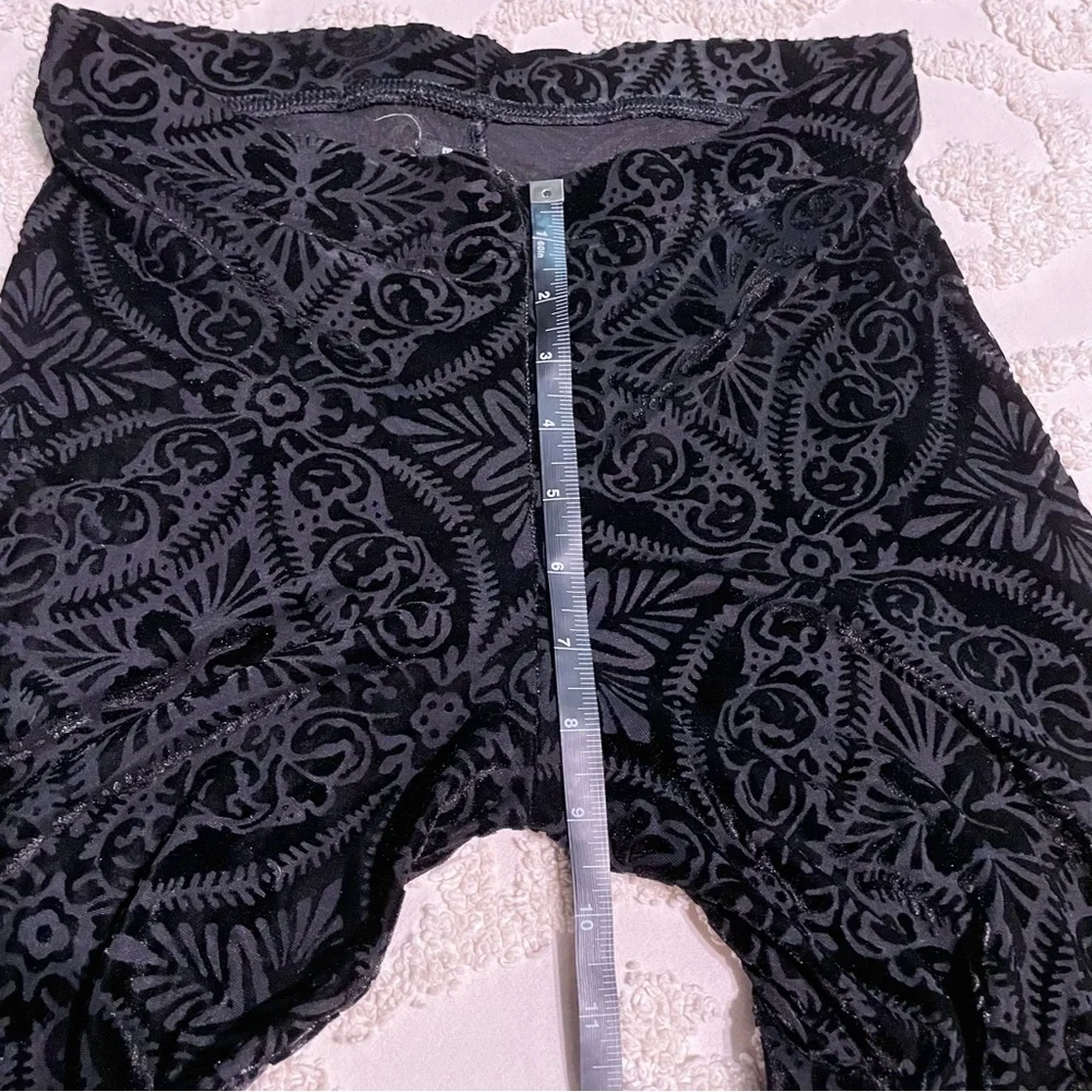 Blackmilk Gothic Velvet Patterned Leggings medium - Picture 5 of 10